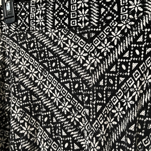 Ann Taylor LOFT skirt size L large - stretchy and flowy material - Picture 2 of 7